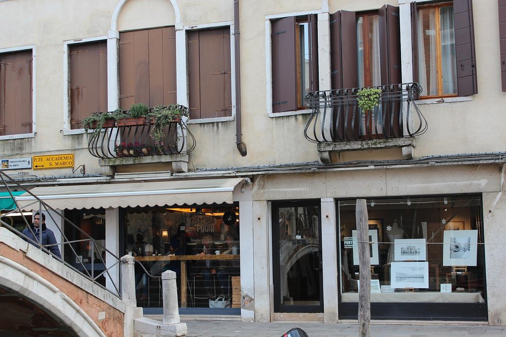 Osteria Ai Pugni sul canale di Dorsoduro
